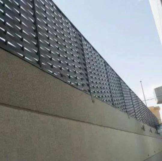 ساتر حديدي لسور حديقة منزلية