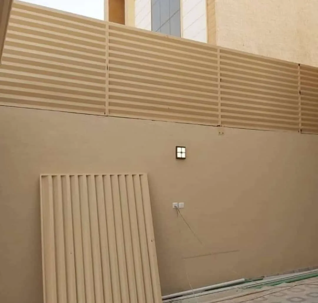 ساتر فاصل بين الجيران بارتفاع مناسب